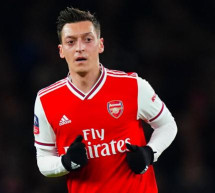 Chinese commentators refusing to mention Mesut Özil during Arsenal matches Chinese commentators refusing to mention Mesut Özil during Arsenal matches